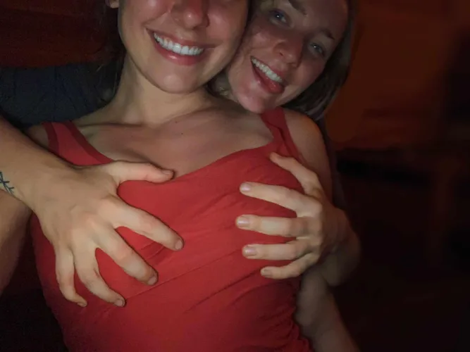 21 [F4M] drunk with my friend tonigh and were available tonight 💦 TG: iamjean27