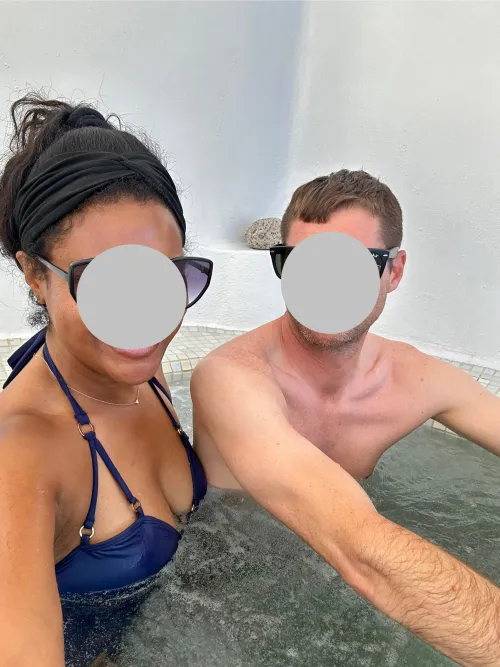 42F/39M looking for hot couple or single female to play with this weekend