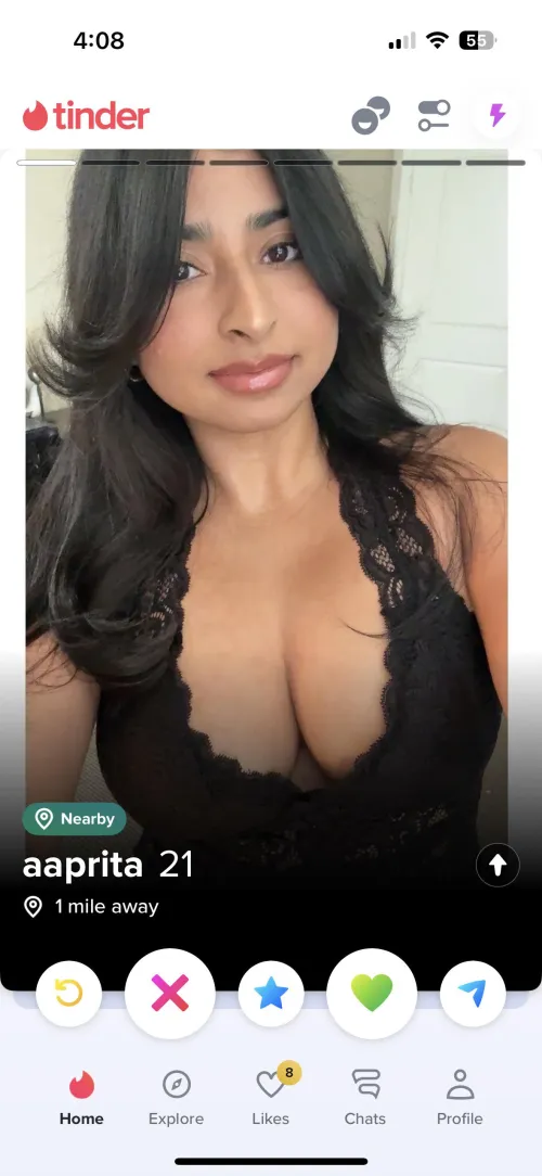 Aaprita nice cleavage!