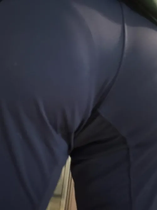 Are this sissy’s panty lines visible? 😳