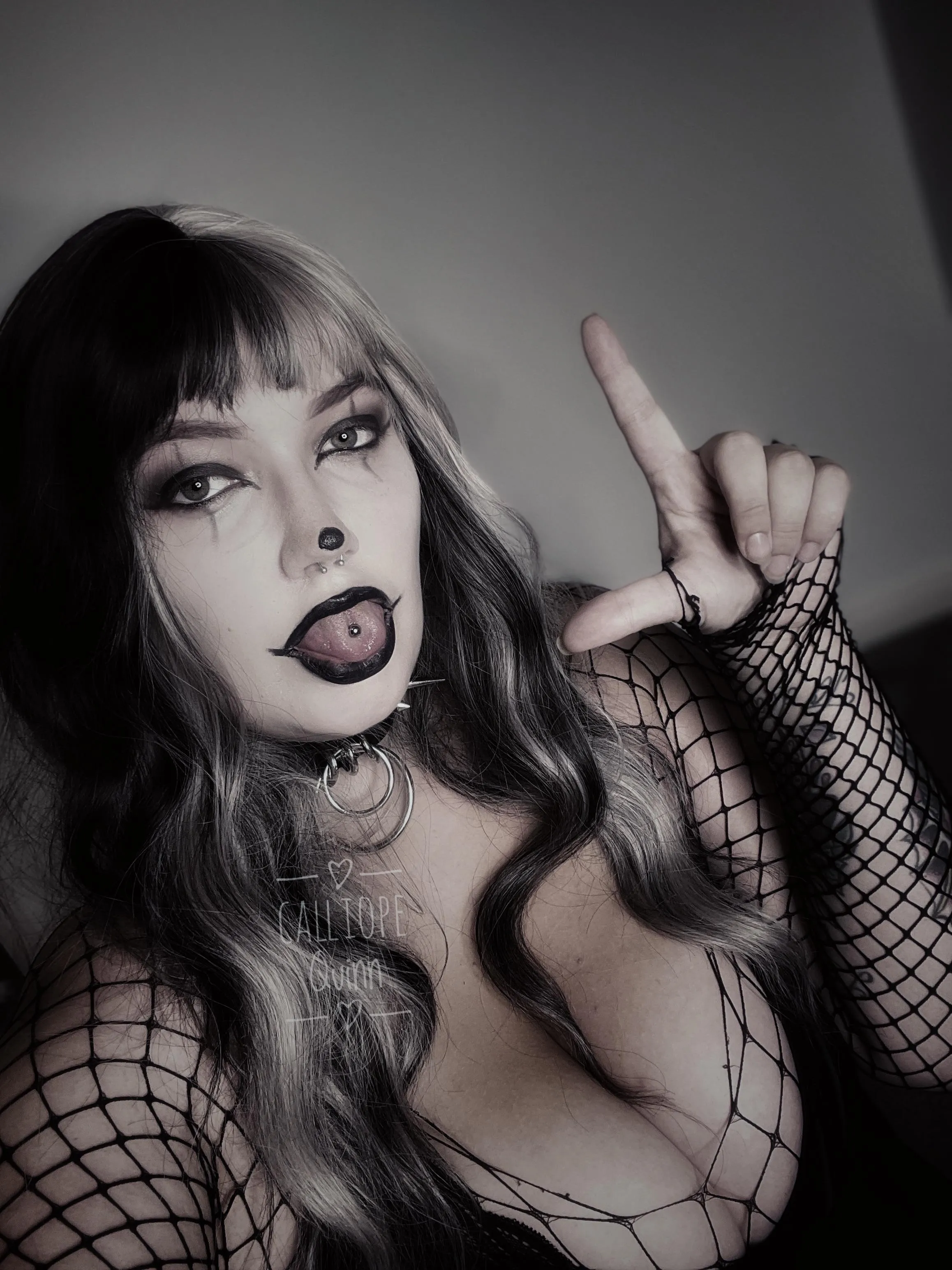 Check me out if you like clown girls💀🦇