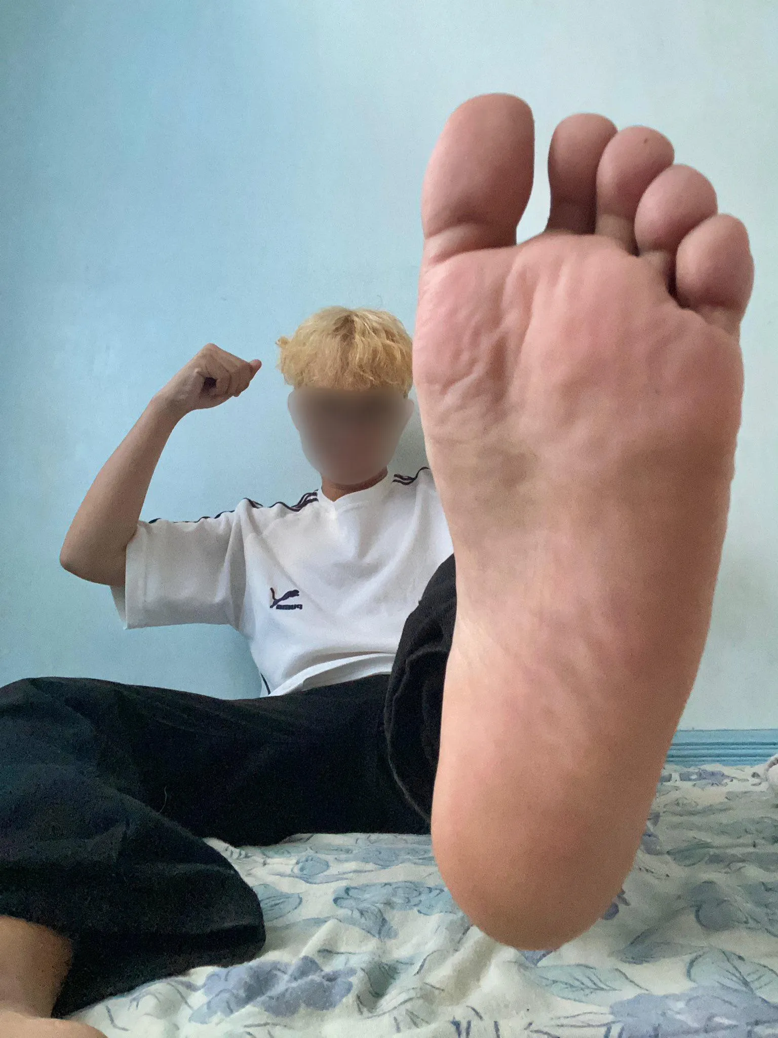 Does it sting knowing my toes cost more than your whole paycheck? 🥱