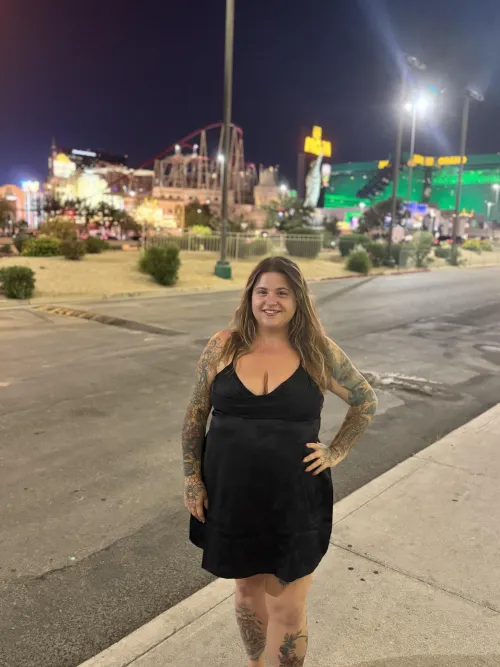 Flirtatious bbw covered in tattoos, happy Friday!