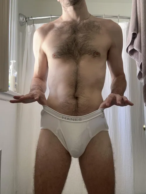 Happy Friday 😀 anyone else wearing Hanes?