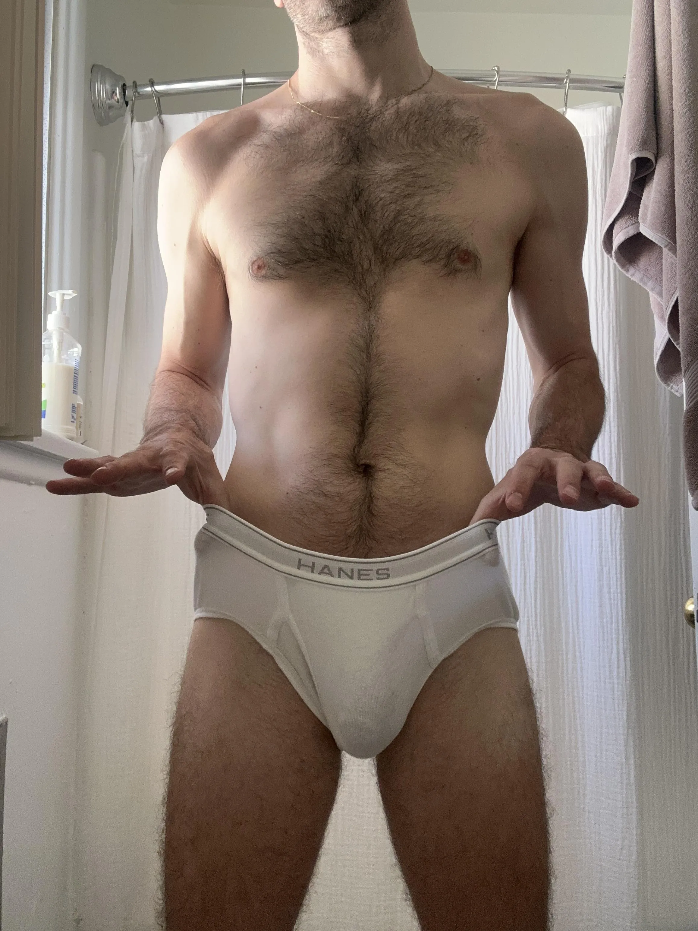 Happy Friday 😀 anyone else wearing Hanes?