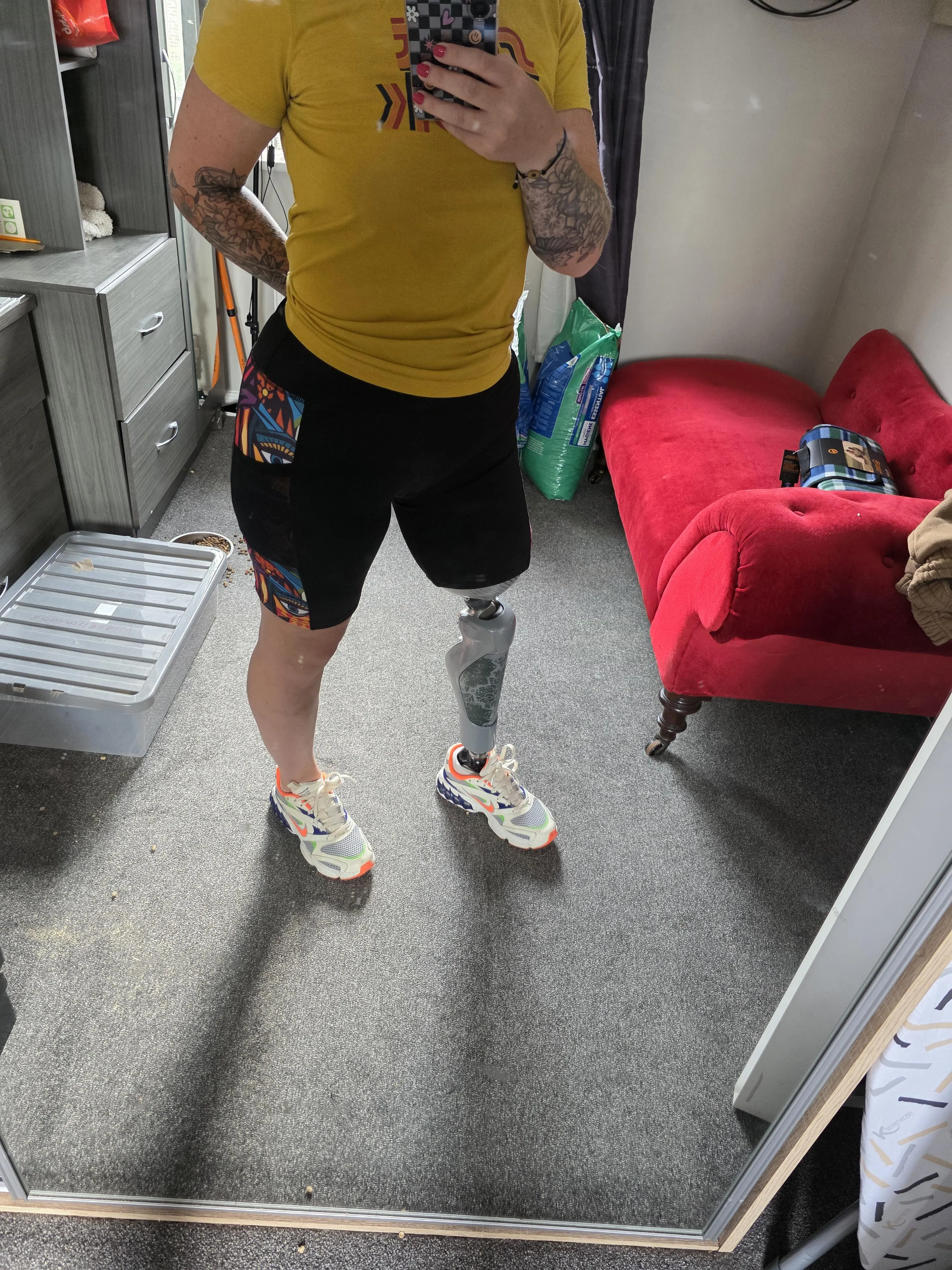 Happy hump day from me and the closet 🥰🦿