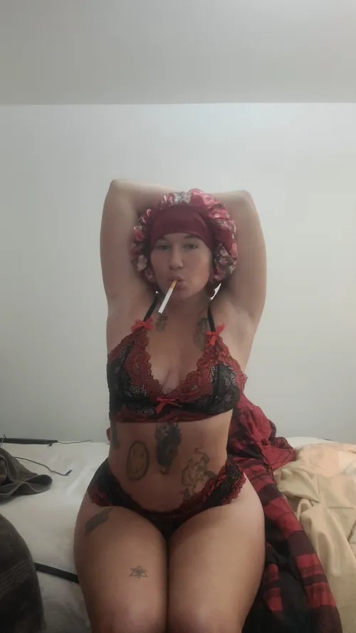 I want to seduce you with my smoke and my sexy curves, get on your knees so I can look you in the eye...