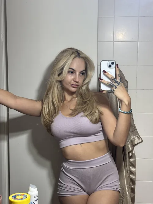 Just me, this outfit, and nothing but trouble in Pittsburgh tonight