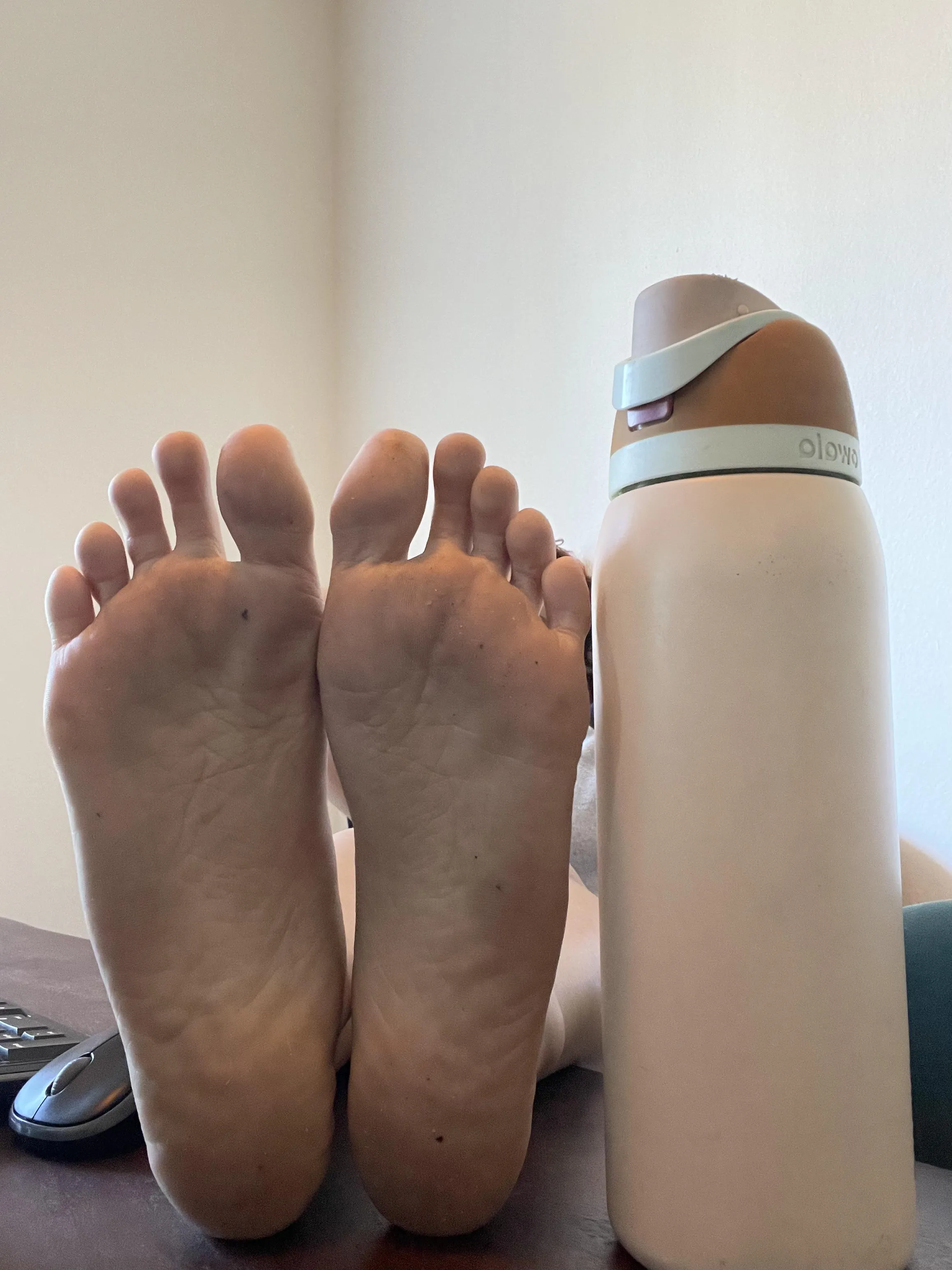 My feet makes a whole water bottle look travel sized