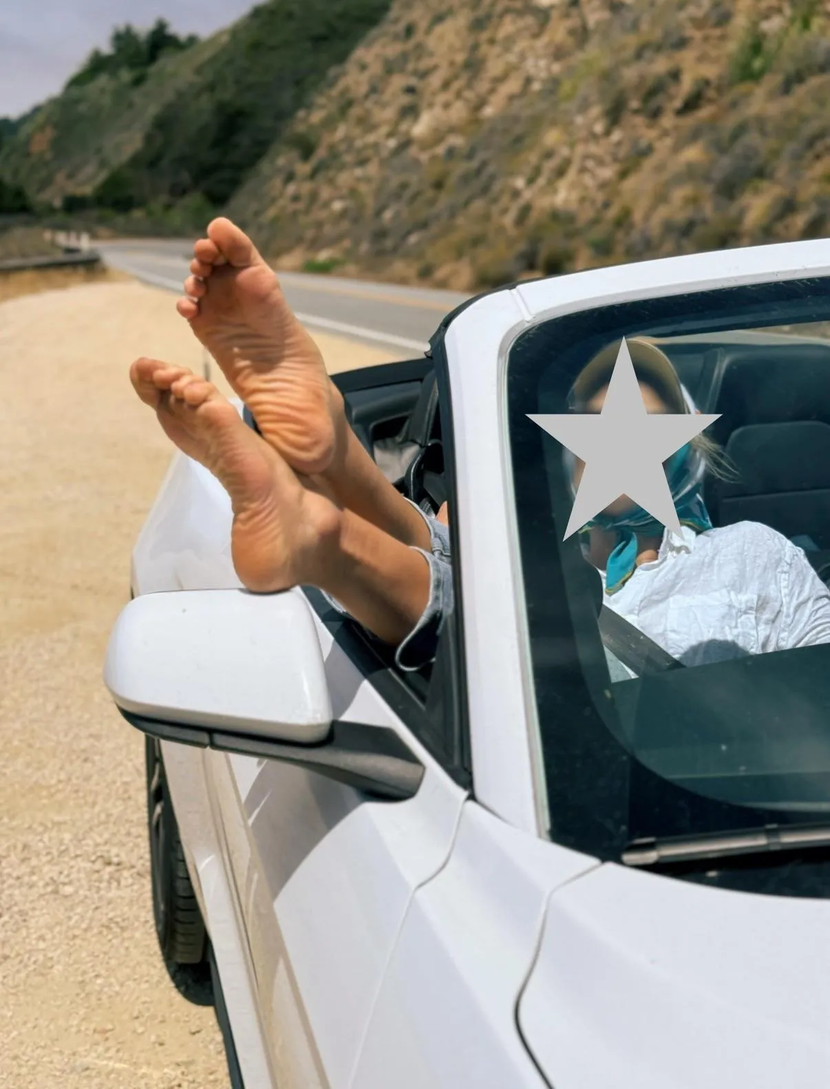 Showing my size 11s to all who drive by at Big Sur, CA 🔥 🦶🏼