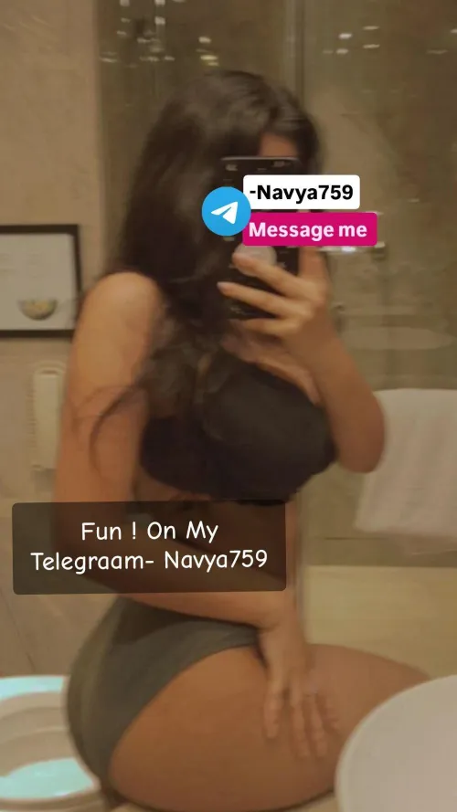 Sultry evening filled with dirty vibes. Let's hookup tonight?