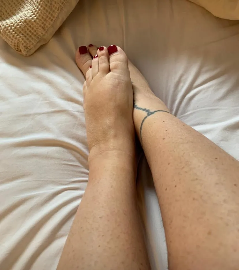 Will you worship a MILF feet?