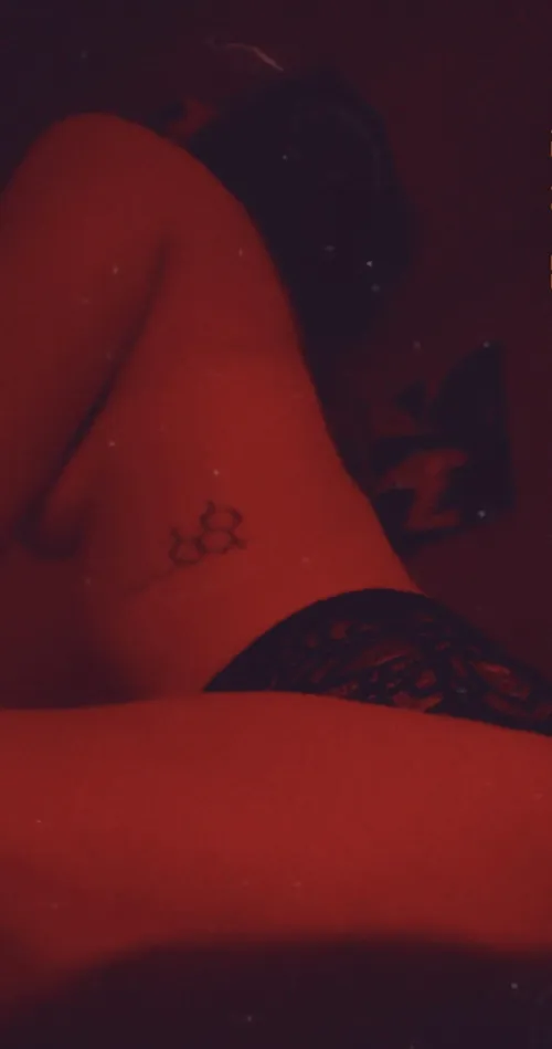 (F)eelin flirty tn and my bf and i are looking for some fun things to do together tn in our room, any suggestions? Open to pretty much anything :)