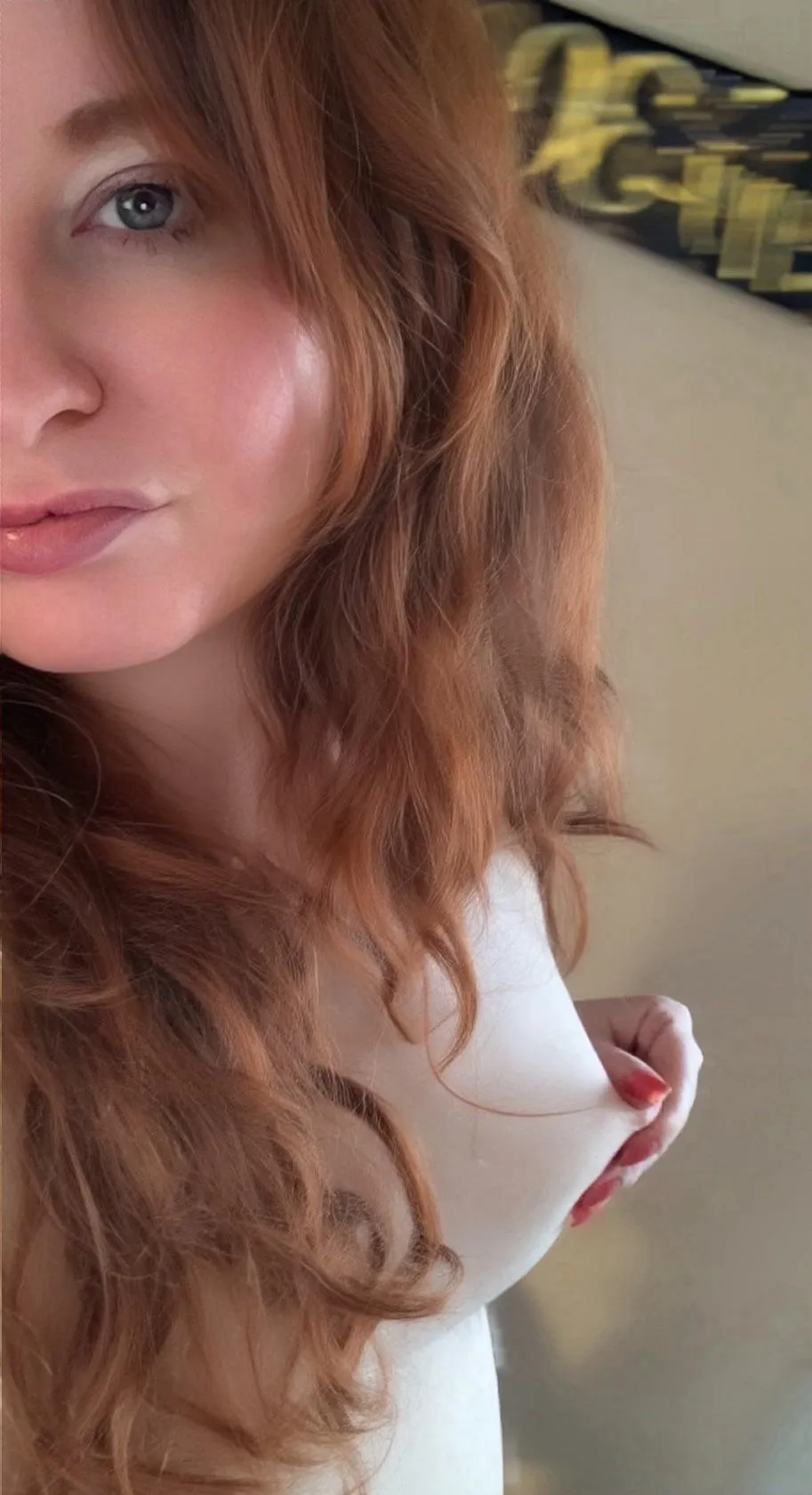 Help this redhead mum decide bath or shower? 😈💋