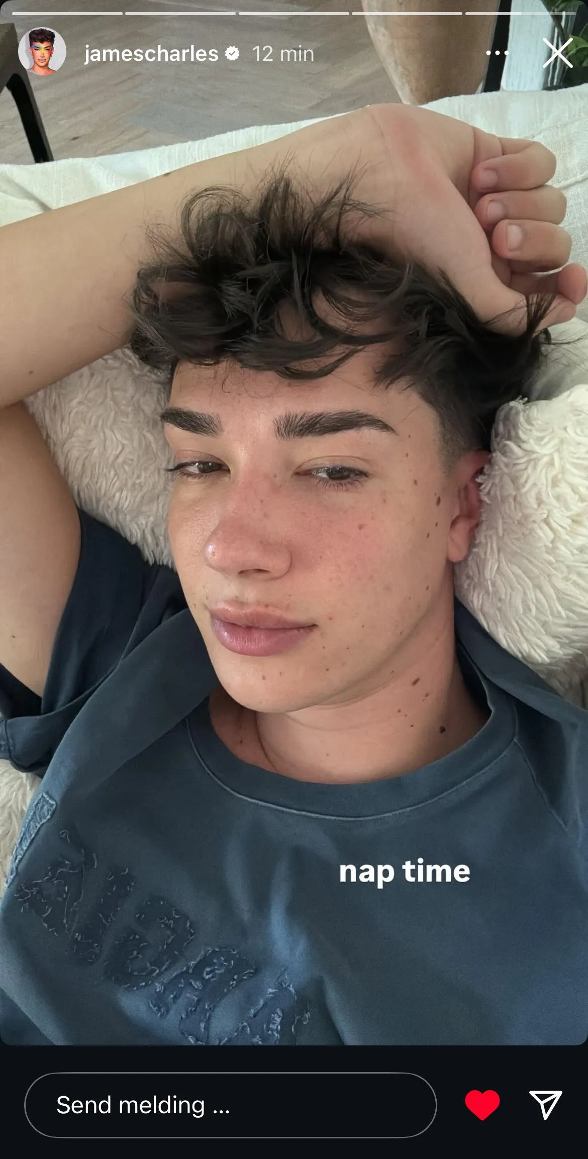 I wanna kiss those lips. 😩😢