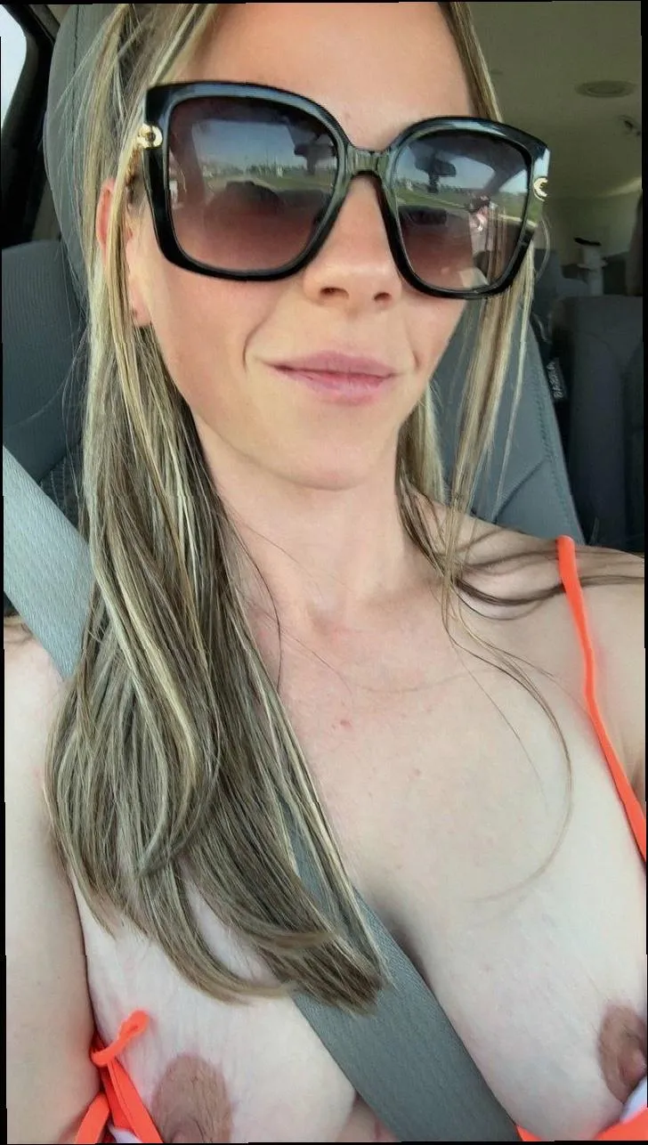 Kærlig håndmassage af mine bløde bryster