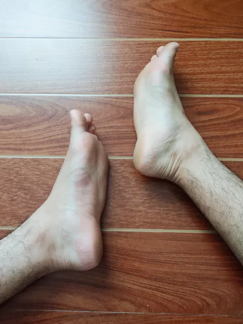 Who wants men feet? 👅