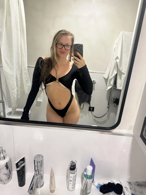 Würdest du mir die Pussy lecken wenn ich im Waschbecken sitze?