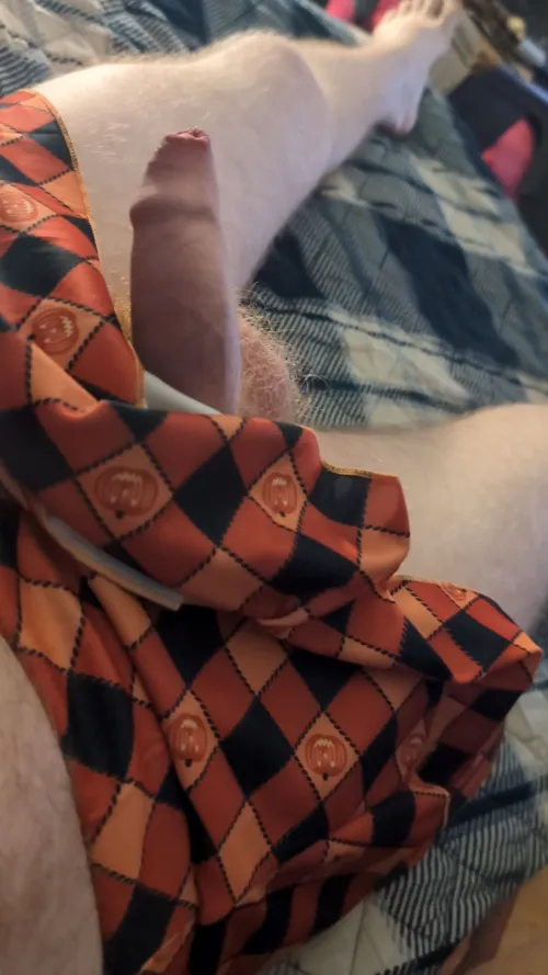 Anyone want a 25 ginger femboy😏