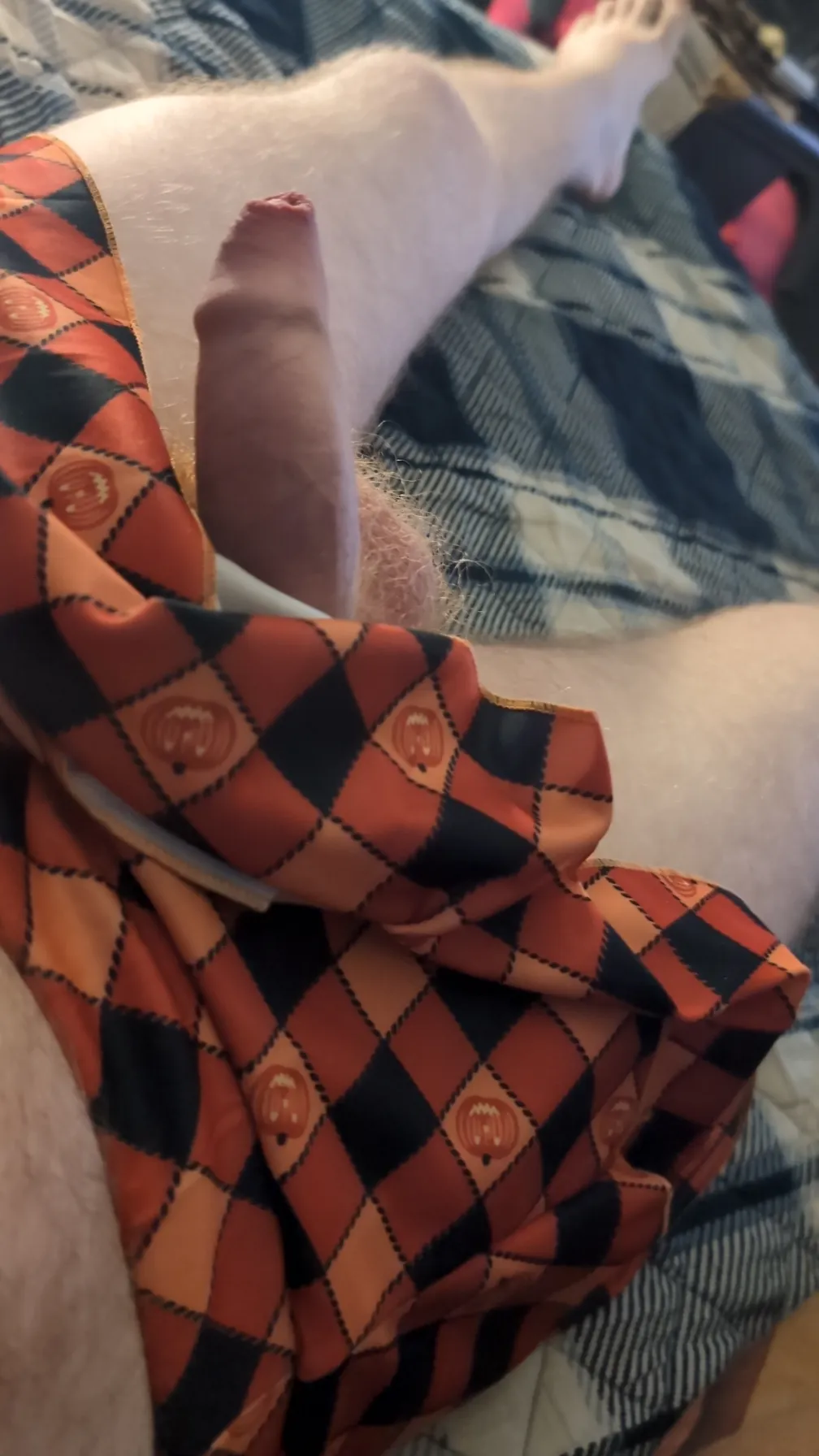 Anyone want a 25 ginger femboy😏