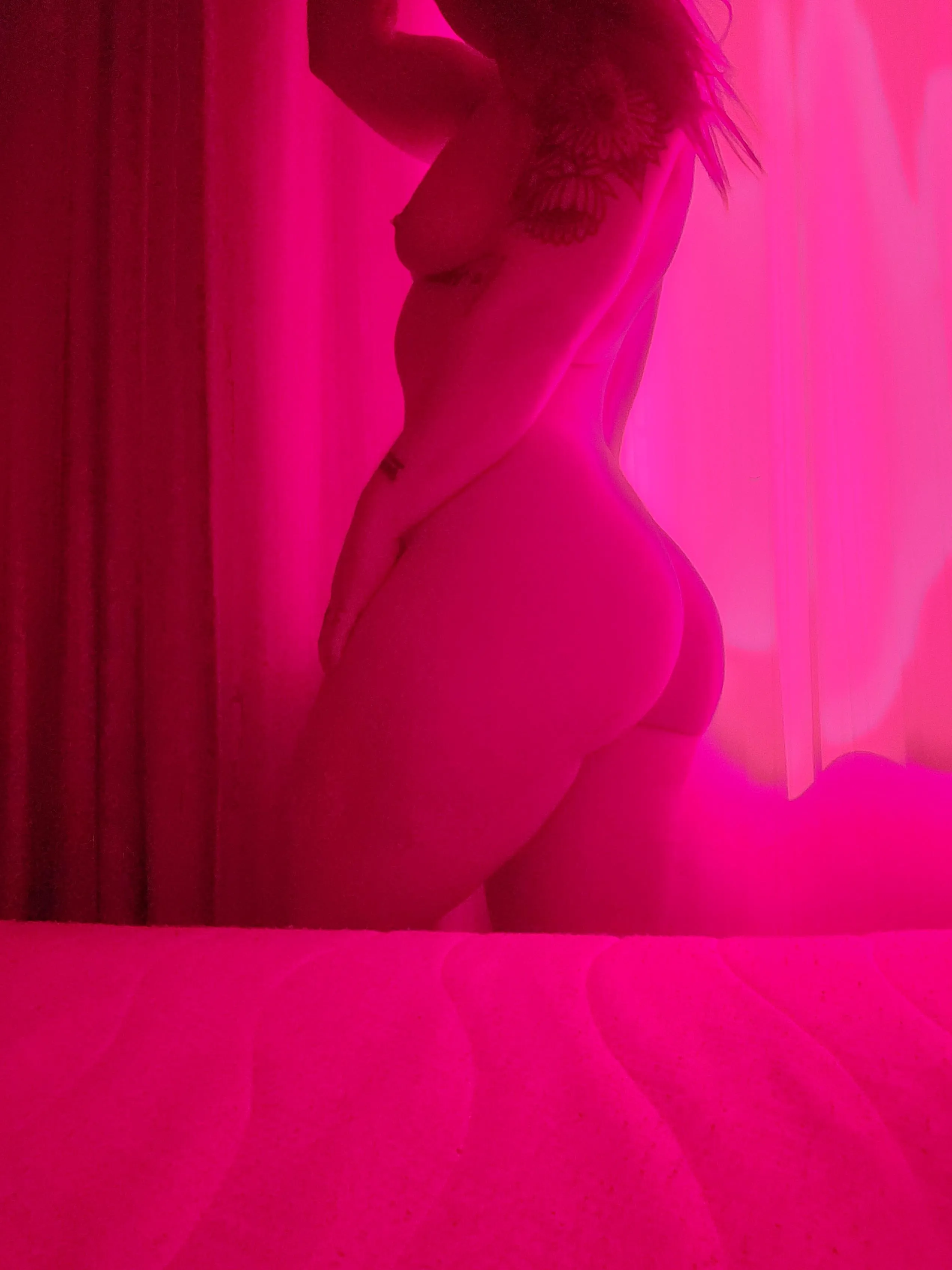 Meet us out in Salem tomorrow evening for a few drinks and some fun 😈😈Looking for a few more ppl to join us. Message me for details if interested.