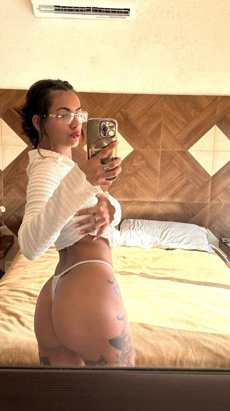 Prends-moi, juste comme ça, sur ce lit