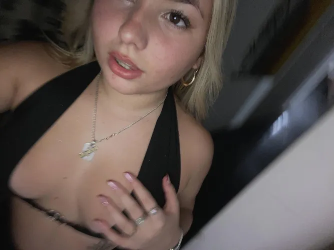 there's just something about black clothes that makes me act sluttier than usual