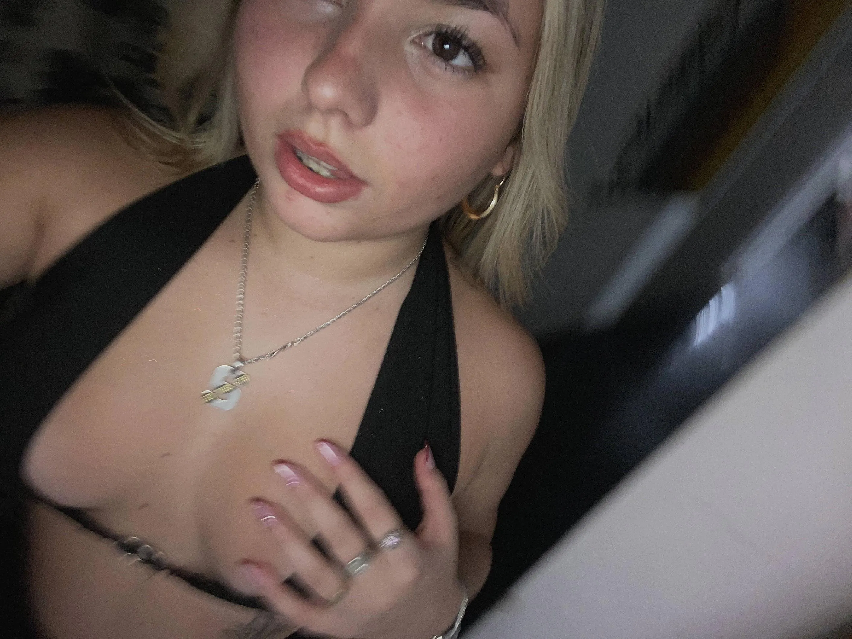 there's just something about black clothes that makes me act sluttier than usual