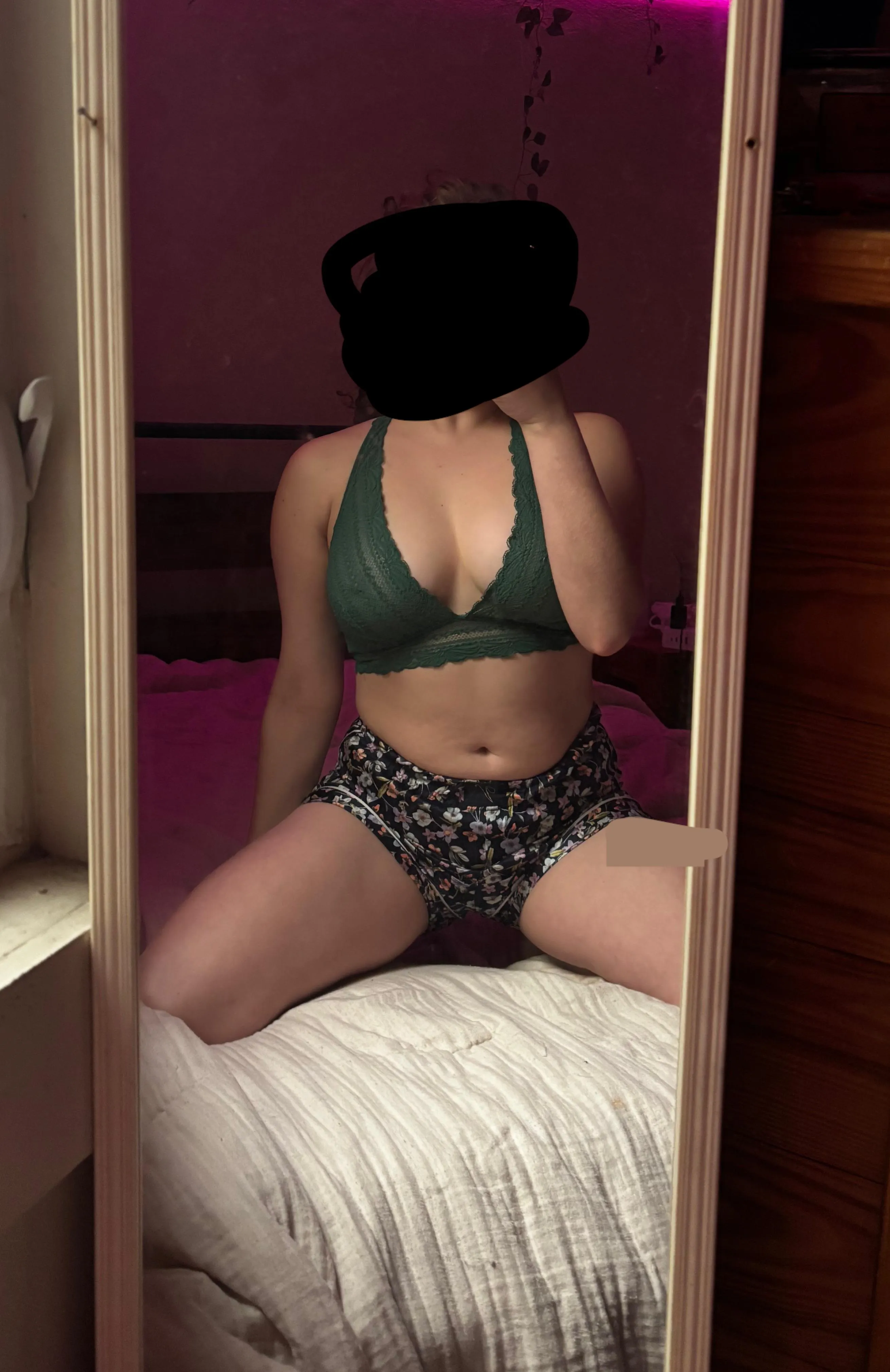 22f| I desperately want to be taken advantage of at a frat party 😫