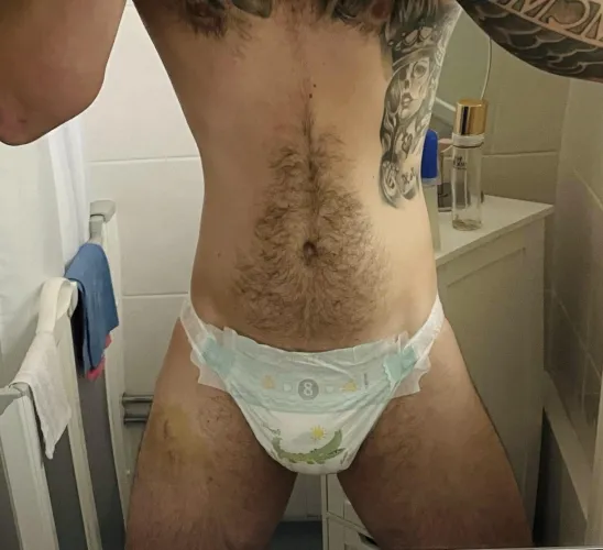 Wearing a cute Pampers diaper just feels so good!💚