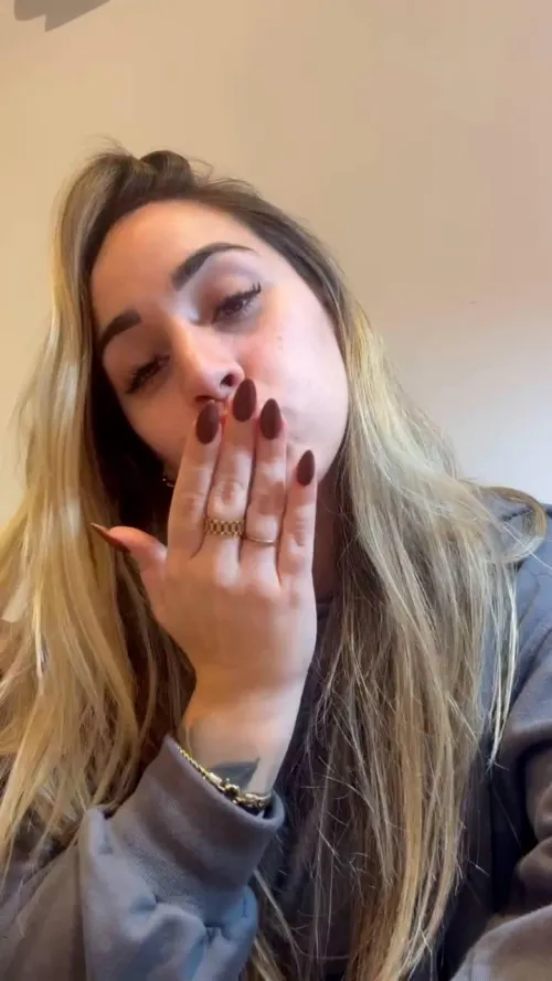 22f I need a good time with a guy who can leave me dripping tonight