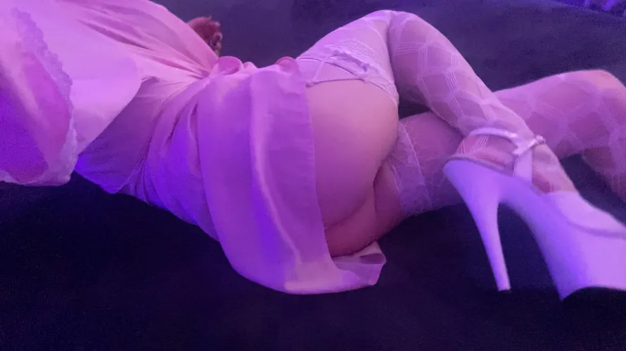 Any str8/curious guys up late? Femboy CD Bottom Hosting CBD Now - DM me x