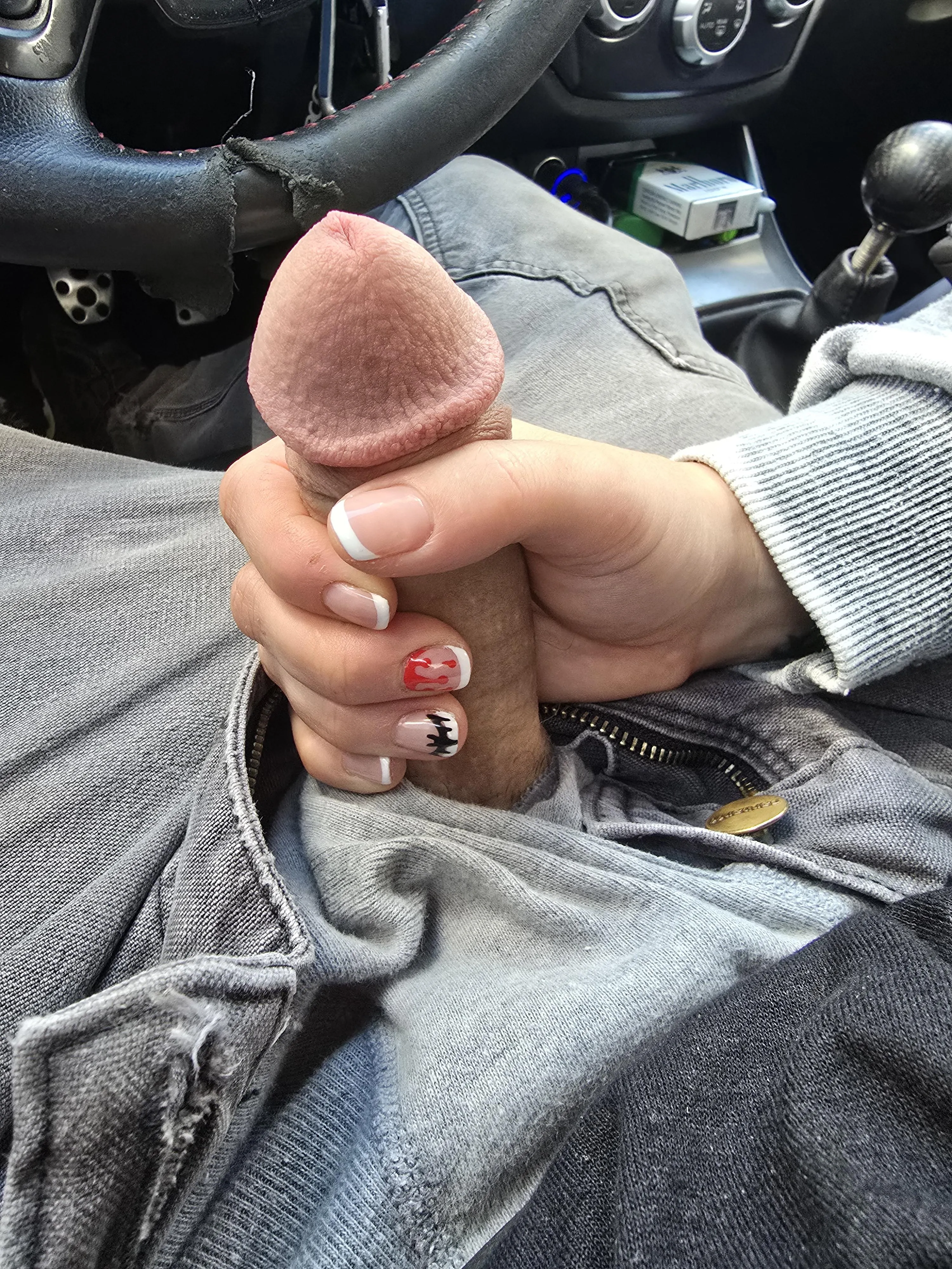 Can't keep her hands off in traffic