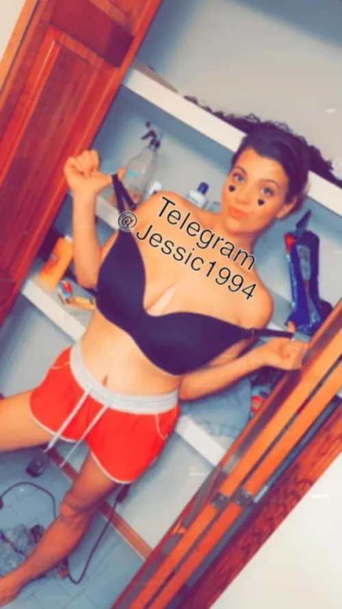 Dark haired goddess ready to be freaky