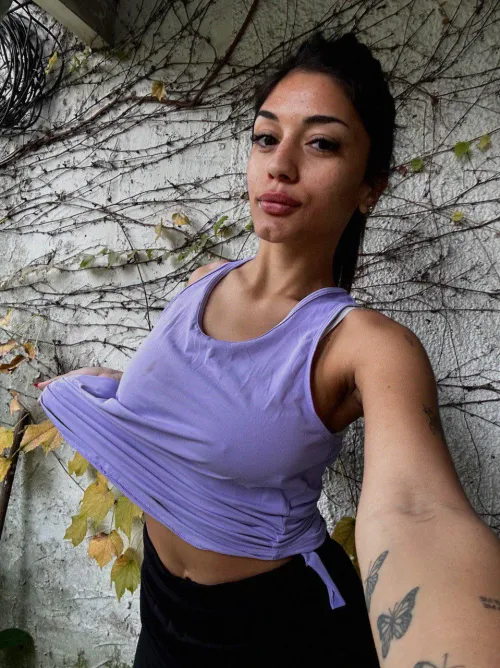 No bra and now my nips are begging…. they keep brushing to my top while I workout