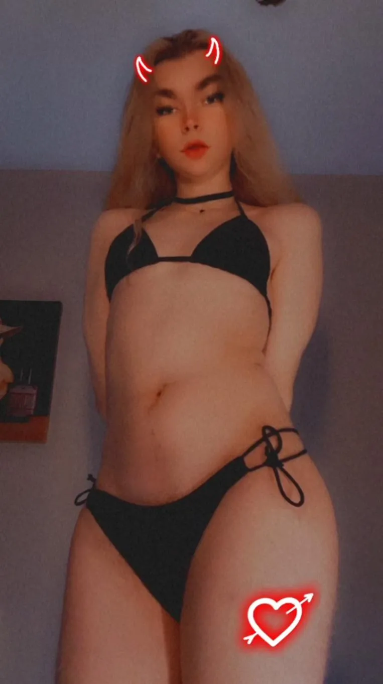 wanna eat me out on the beach?