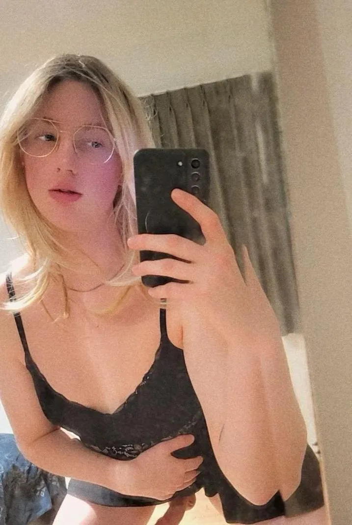 Are they any guys i can send girlcock pics ? T4M 22