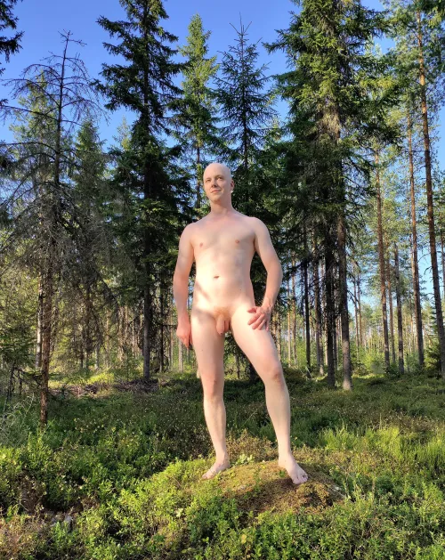 Being nude outside is the best feeling ever :)