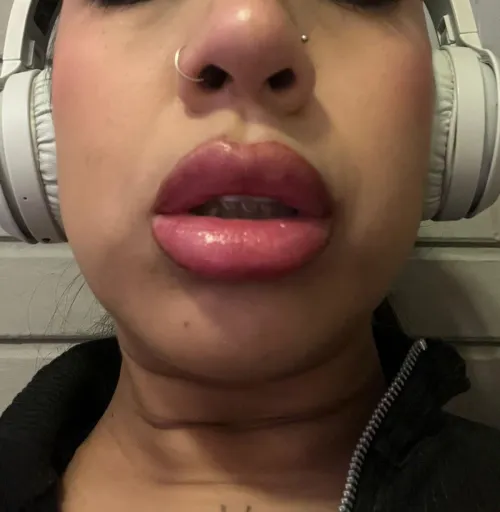 Can i please u with my mouth?💋