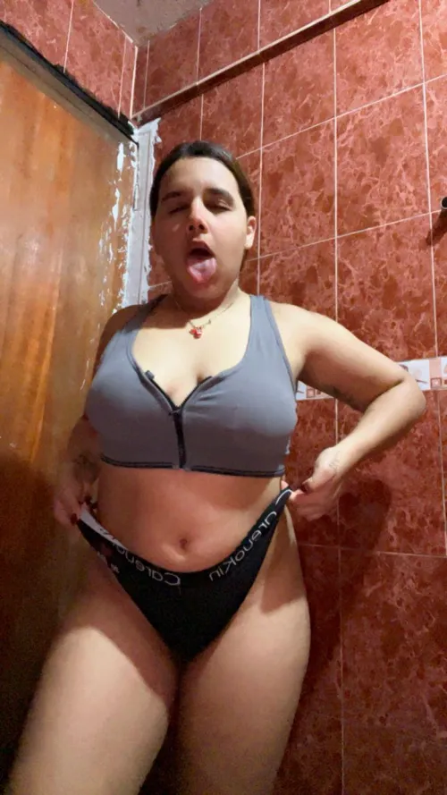 Hey guys, Available right now, and very horny🔥, I do, cam, custom videos, video call, sexting, custom fetishes, gfe and more custom content 😈