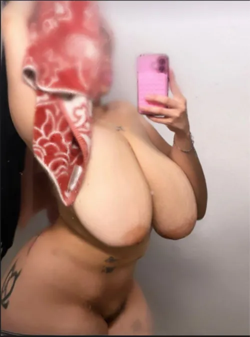 just took a shower my pussy clean who wanna smell it?🤠