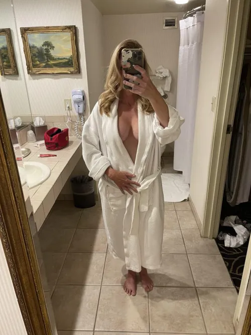 Looking - [MF4M] [Reno NV] Fit couple seeks fit SINGLE male (30-55 year old ONLY) for some playtime.