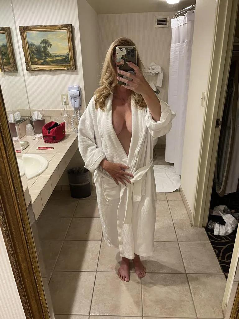 Looking - [MF4M] [Reno NV] Fit couple seeks fit SINGLE male (30-55 year old ONLY) for some playtime.