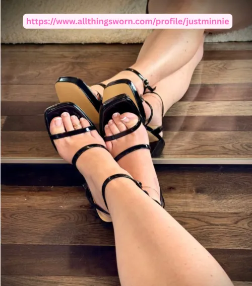Worship Princess Minnie's Goddess Feet