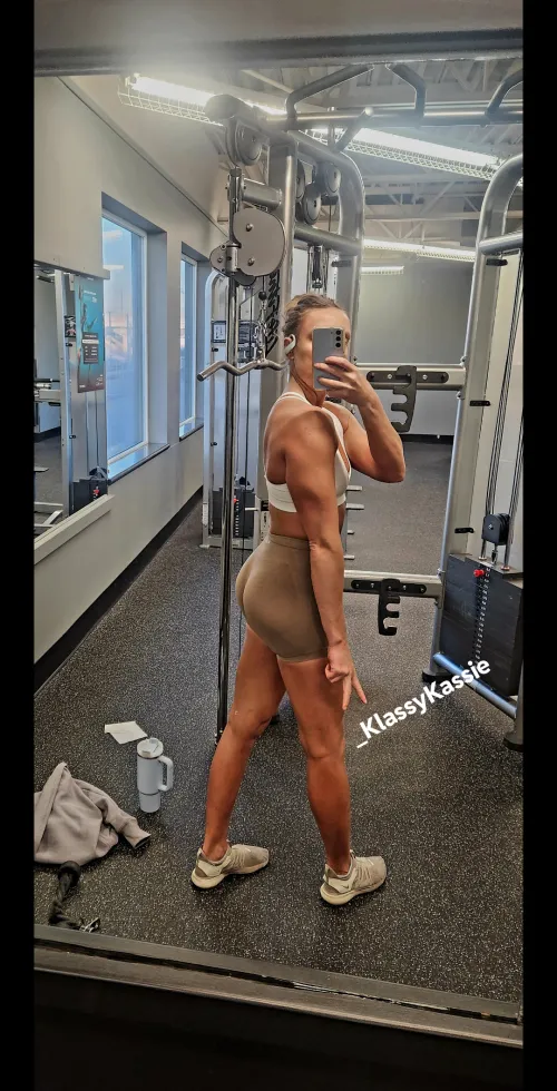 Would you check me out at the gym? 🥵