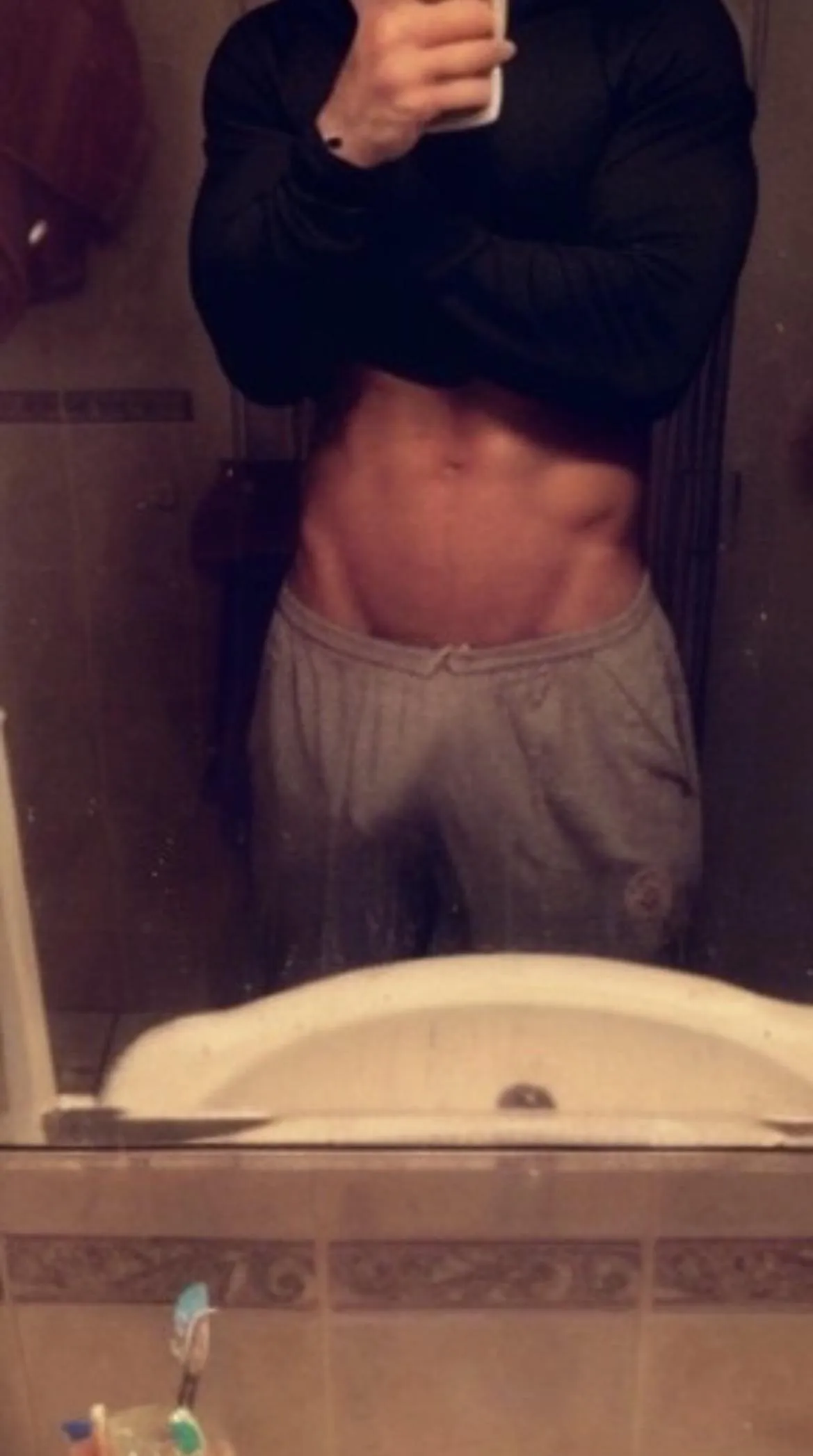 21 YO M4F. Who wants to be filled up