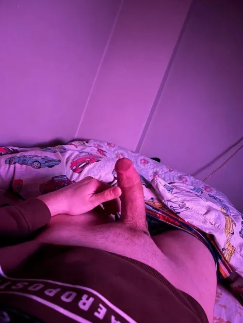 27 Daddy looking for younger twinks