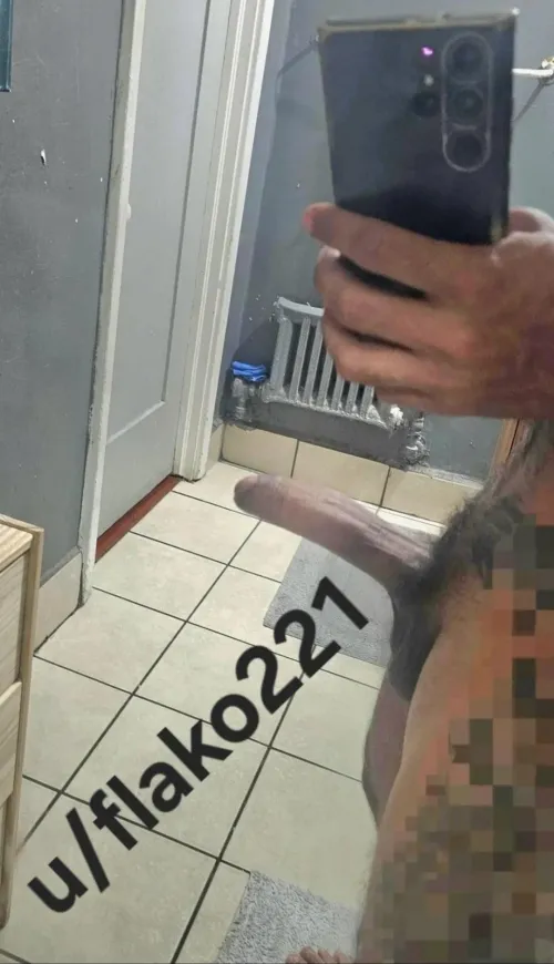 34 bull in los angeles looking for hotwifes and single girls any girls available?