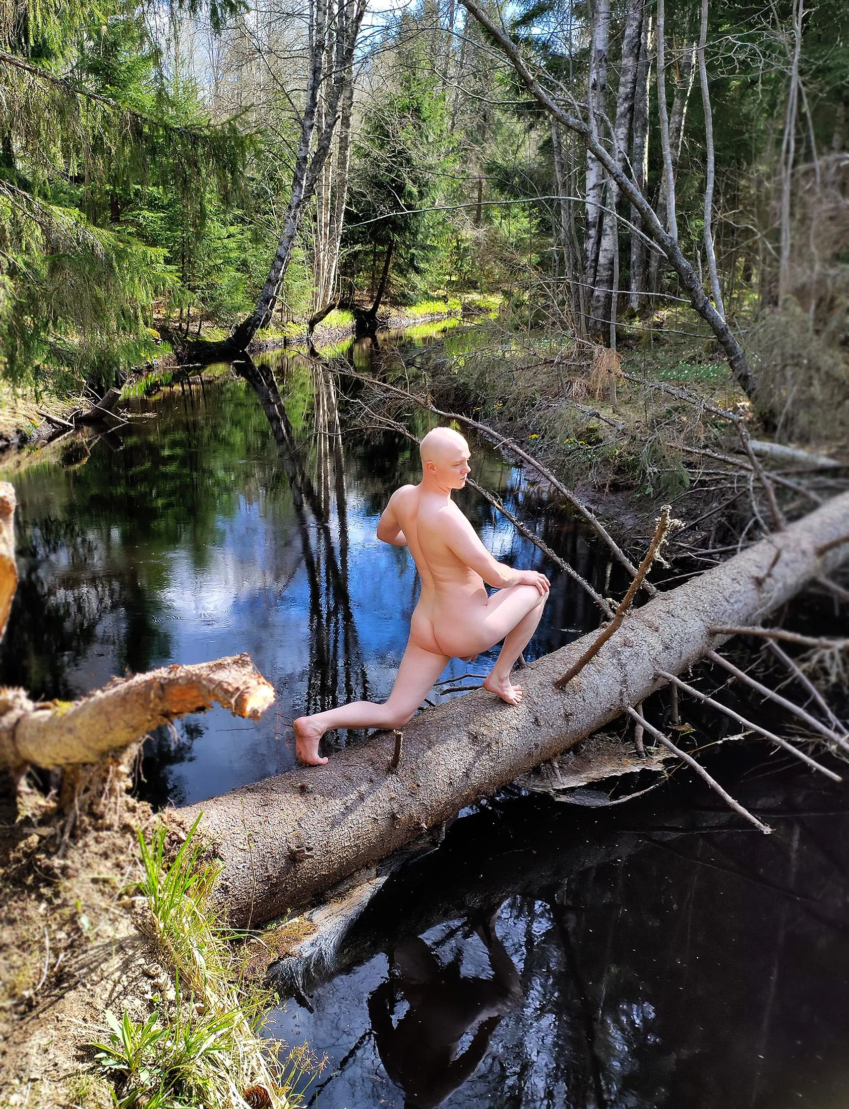 Being nude outside is the best feeling ever 🌿🌞