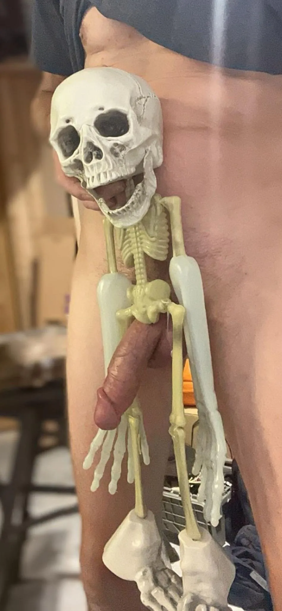 Big hands, big feet big… skeleton